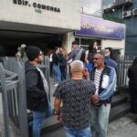 Nos quedamos en un limbo”: incertidumbre de los venezolanos en Ecuador ante el cierre de la embajada y los consulados