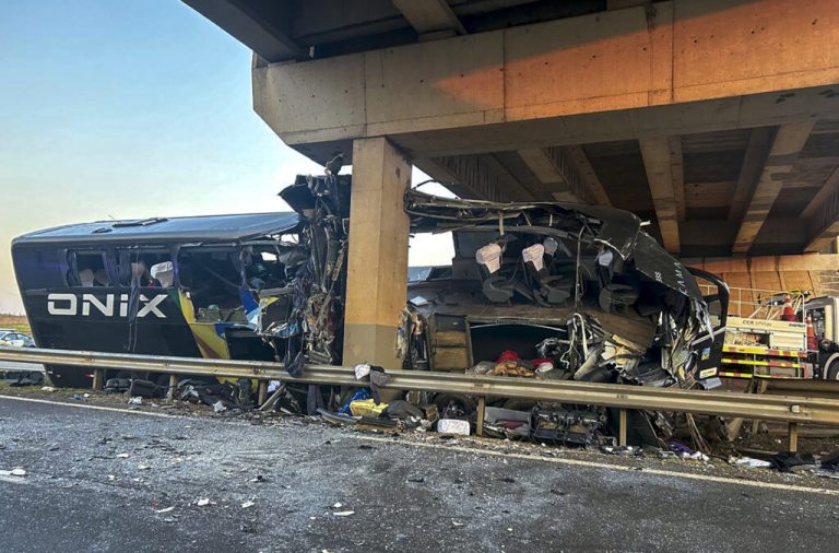 Al Menos Diez Muertos Y Más De 40 Heridos En Trágico Accidente De Bus