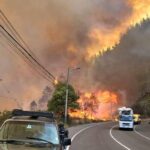 Un voraz incendio forestal empezó en Guápulo y llegó al Parque Metropolitano; se dispuso que no se corte la luz en Quito