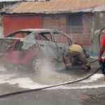 Carro ardió en llamas tras atentado contra dos personas en Manta