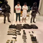 2 personas con prisión preventiva por tenencia de armas de uso policial y militar