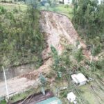 Deslizamientos y emergencias viales por lluvias en Azuay