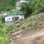 Al menos 14 muertos en accidente de autobús que cayó a un abismo cerca de la frontera entre Ecuador y Colombia