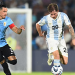 Uruguay cae 0-1 ante Argentina en el estadio Centenario