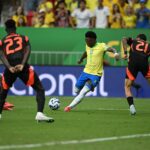 Brasil le gana 2 a 1 a Colombia, sobre la hora, con una genialidad de Vinícius Júnior