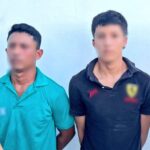 Policía aprehendió a dos presuntos integrantes del GAO “Los Choneros” con arma de fuego en Manta