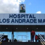 Un equipo de élite de la Policía Nacional investiga al interior del Hospital Carlos Andrade Marín