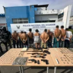 Once aprehendidos y armas decomisadas durante mega operativo en Durán