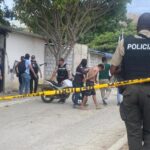 Policía detiene a dos presuntos implicados en robo armado en Manta
