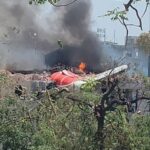 Un avión de Air India se estrelló poco después de despegar rumbo a Londres con más de 242 personas a bordo