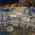 Ambulancia se vuelca en paso lateral de El Carmen tras frenada brusca