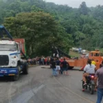 Vuelco de camión deja dos muertos en la vía El Carmen – Buena Fe