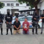 Policía aprehendió a dos integrantes del GAO “Los Choneros” por el delito de extorsión en Manabí