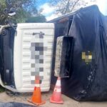 Vuelco de camión deja un fallecido y un herido en Llacao