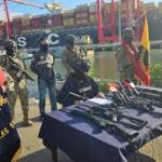 BLOQUE DE SEGURIDAD DECOMISÓ ARMAS DE GRUESO CALIBRE EN EL ESTERO HUAYLÁ EN LA PROVINCIA DE EL ORO