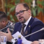 El ministro John Reimberg reveló nombres de juez y fiscal que liberaron a extorsionadores
