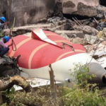 El único superviviente del accidente de Air India sale del hospital y va al funeral de su hermano, que falleció en el vuelo