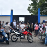 Policías y militares podrán entrar a planteles