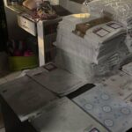 Un hombre imprimía documentos falsos de 23 agencias de tránsito desde Guayaquil