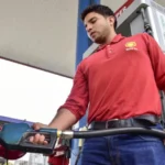 Precio de la gasolina en Ecuador es más bajo que en Colombia y Perú. ¿Por qué?