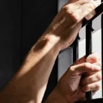 29 años de prisión para responsable de violación