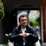 Tremendo bofetón con guante blanco