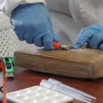 Mujer que pretendía viajar con 69 kilos de cocaína a Europa es procesada por tráfico de drogas