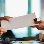 Agente fiscal es llamado a juicio por presunto uso de documento falso