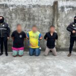 Tres aprehendidos por robo de vehículos y autopartes en El Carmen