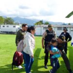 Policía Nacional brinda ayuda humanitaria a menor de edad en Otavalo