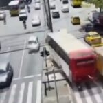 Volqueta se quedó sin frenos y arrolló a 12 vehículos en Medellín