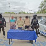 Aprehendidos en flagrancia dos sujetos por el delito robo con arma de fuego en Manabí