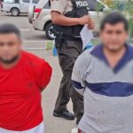 Aprehendimos a dos sujetos armados implicados en robo a personas en Chone