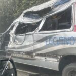 Un fallecido y siete heridos deja siniestro de una buseta en el sector Hierba Buena, en la vía Cuenca – Molleturo – El Empalme