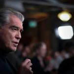 Pierce Brosnan demuestra a los 72 años que el estilo no tiene edad (tampoco para un 007)