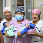 Gemelos reciben alta médica tras 66 días de atención especializada en neonatología del Hospital General José María Velasco Ibarra