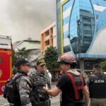 POLICÍA NACIONAL COORDINA ACCIONES PARA CONTROLAR INCENDIO ESTRUCTURAL EN GUAYAQUIL