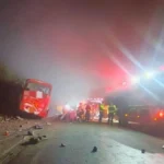 Un choque entre un bus y un tráiler dejó un muerto y 20 heridos en la vía a Papallacta