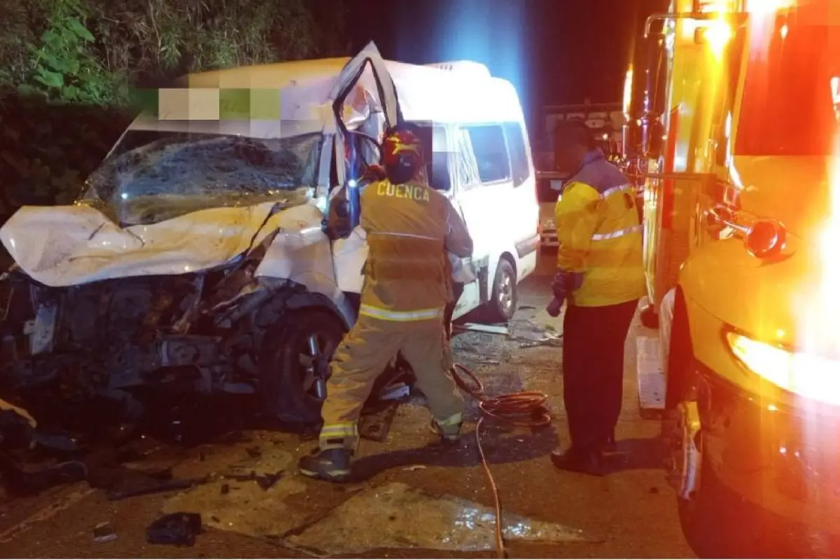Choque frontal entre buseta y un auto dejó un muerto y seis heridos ...