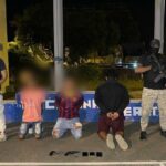 Policía captura a tres presuntos extorsionadores en Chone