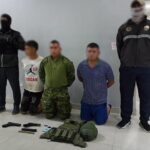 Aprehendimos a tres integrantes de “Los Lobos”, por usurpación de funciones públicas y tenencia de armas de fuego en Los Ríos