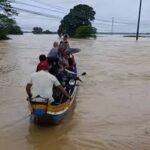 Las canoas son el único medio de transporte en Babahoyo, provincia de Los Ríos