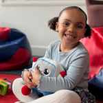 Un informe exige normas de seguridad para los juguetes con inteligencia artificial para proteger a los niños pequeños.