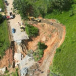 Accidente en socavón evidencia el deterioro vial por el invierno en El Oro