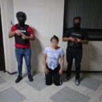 DOS IMPLICADOS EN FLAGRANCIA POR EL DELITO DE EXTORSIÓN EN BAÑOS