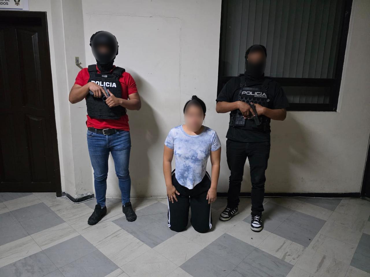 DOS IMPLICADOS EN FLAGRANCIA POR EL DELITO DE EXTORSIÓN EN BAÑOS ...