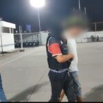 Aprehendimos a presunto integrante del Grupo Armado organizado “Los Choneros” y decomisamos arma de fuego en Manta