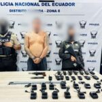 Aprehendimos a alias “Colorado”, presunto integrante del Grupo de Delincuencia Organizada “Lagartos”, y decomisamos armamento en Guayaquil