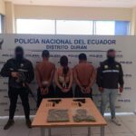 Aprehendidos alias “Chucky”, “Pelado HP” y “Becky” con armas de fuego y sustancias ilícitas, vinculados a la estructura criminal “Chone Killer”