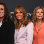 Un bikini diminuto, el mal que las unió y el precio de la fama: las actrices de los Ángeles de Charlie se juntaron 50 años después